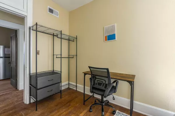 Coliving in Midtown-Westport - KCMO, Kansas City