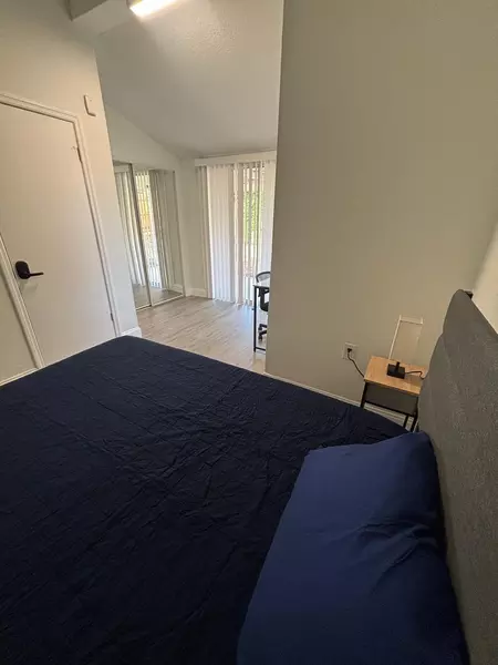Coliving in Live Oaks Square - East Tampa, Tampa