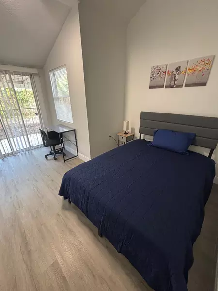 Coliving in Live Oaks Square - East Tampa, Tampa