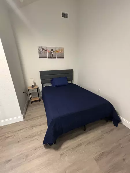 Coliving in Live Oaks Square - East Tampa, Tampa