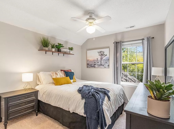 Coliving in Woodcroft - Durham, Raleigh