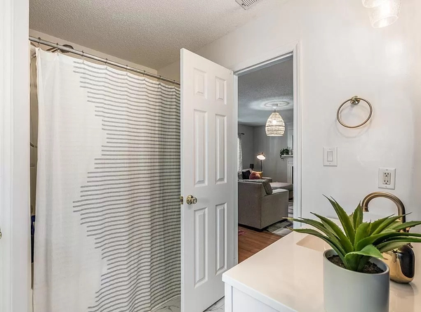 Coliving in Woodcroft - Durham, Raleigh