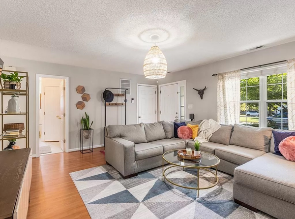 Coliving in Woodcroft - Durham, Raleigh