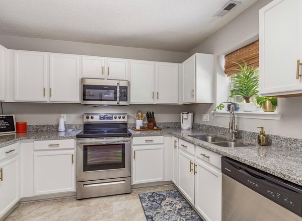 Coliving in Woodcroft - Durham, Raleigh