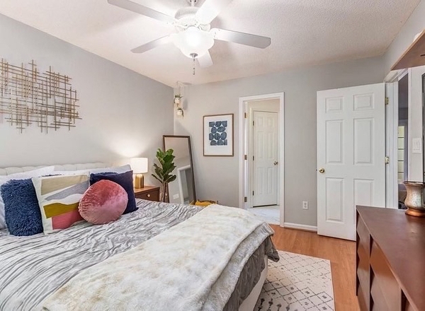 Coliving in Woodcroft - Durham, Raleigh