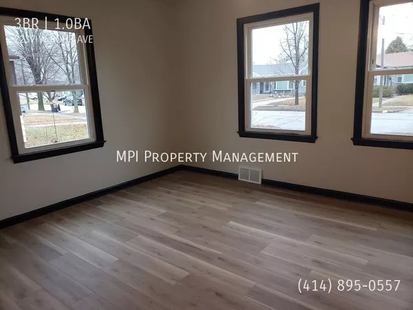 3 bedrooms apartment for rent in Lincoln Park - North Mil / North Shore, Milwaukee