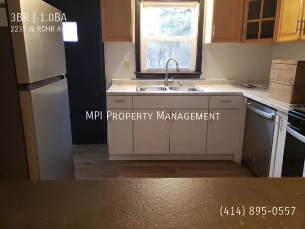 3 bedrooms apartment for rent in Lincoln Park - North Mil / North Shore, Milwaukee