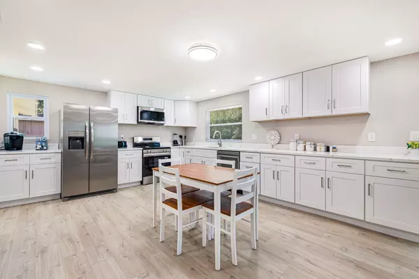 Coliving in Englewood - North Port, Sarasota