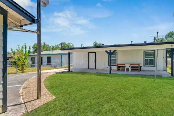 Coliving in Inner West Side - West SATX, San Antonio