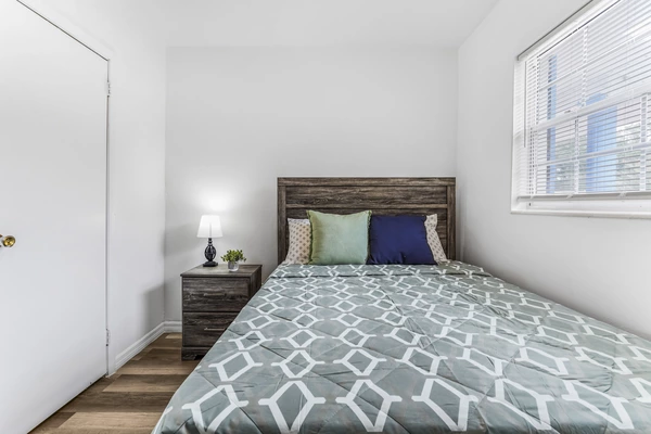 Coliving in Cedar Hills - Westside, Jacksonville