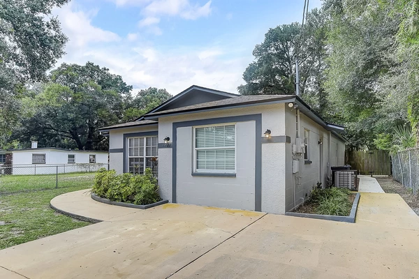 Coliving in Live Oaks Square - East Tampa, Tampa