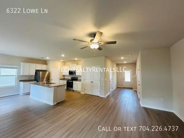 4 bedrooms apartment for rent in Coulwood West - West Charlotte, Charlotte