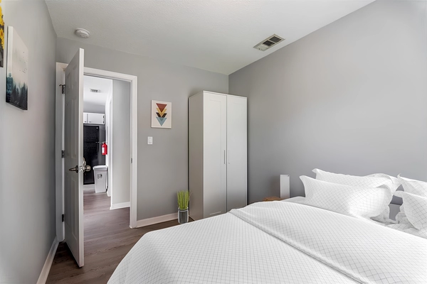 Coliving in Live Oaks Square - East Tampa, Tampa