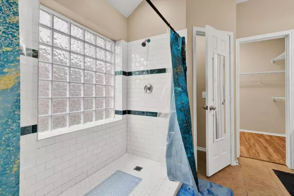 Coliving in Fondren Gardens - Sw Houston, Houston