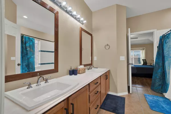 Coliving in Fondren Gardens - Sw Houston, Houston