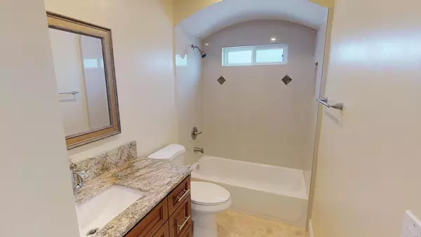 Coliving in Ocean Beach - Coastal, San Diego