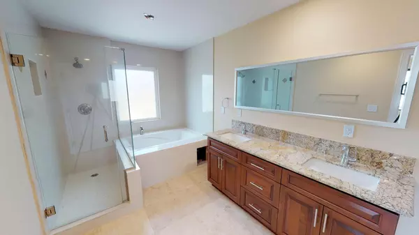 Coliving in Ocean Beach - Coastal, San Diego