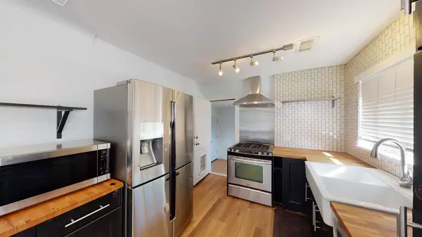 4 bedrooms apartment for rent in East Colfax - East Denver, Denver