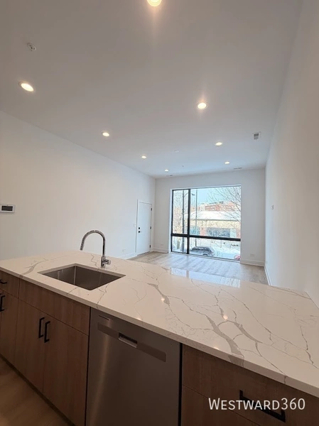 3 bedrooms apartment for rent in Little Italy/Uic - Central, Chicago