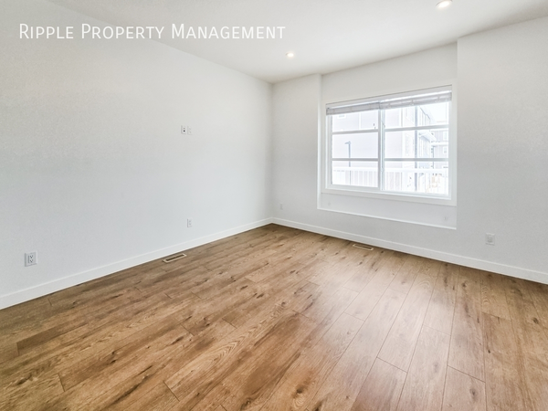 4 bedrooms apartment for rent in Tuxedo Park - City Centre, Calgary