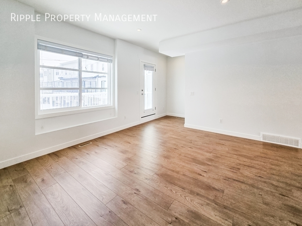 4 bedrooms apartment for rent in Tuxedo Park - City Centre, Calgary