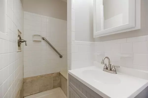 Coliving in Lee's Summit - Outer KCMO, Kansas City