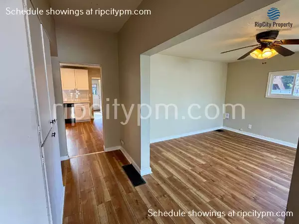 5 bedrooms apartment for rent in Sellwood-Moreland - SE Portland, Portland
