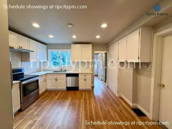 5 bedrooms apartment for rent in Sellwood-Moreland - SE Portland, Portland