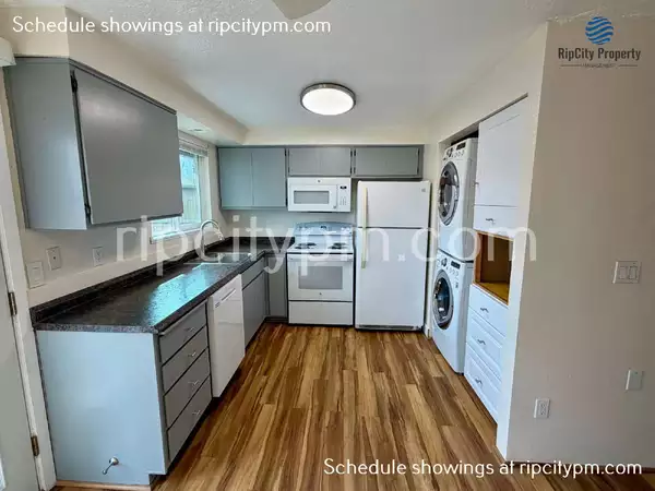 2 bedrooms apartment for rent in Powellhurst-Gilbert - SE Portland, Portland