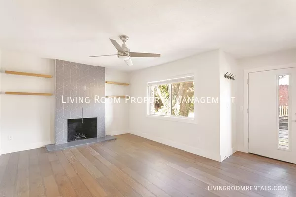 4 bedrooms apartment for rent in Brentwood-Darlington - SE Portland, Portland