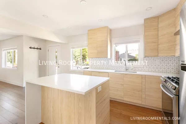 4 bedrooms apartment for rent in Brentwood-Darlington - SE Portland, Portland