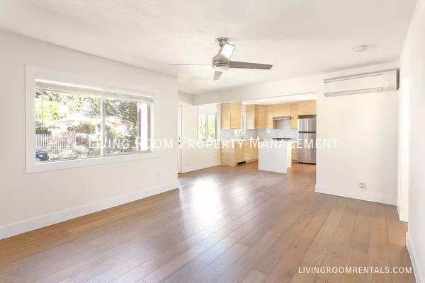 4 bedrooms apartment for rent in Brentwood-Darlington - SE Portland, Portland