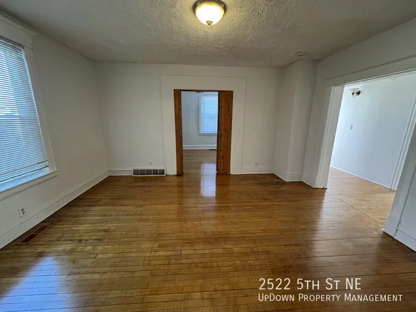3 bedrooms apartment for rent in Holland - Northeast, Minneapolis