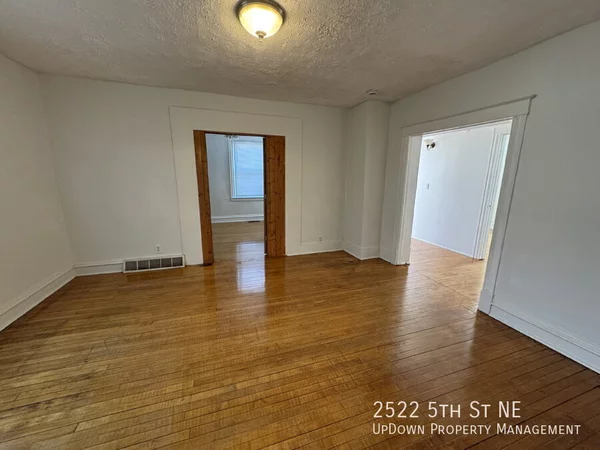 3 bedrooms apartment for rent in Holland - Northeast, Minneapolis