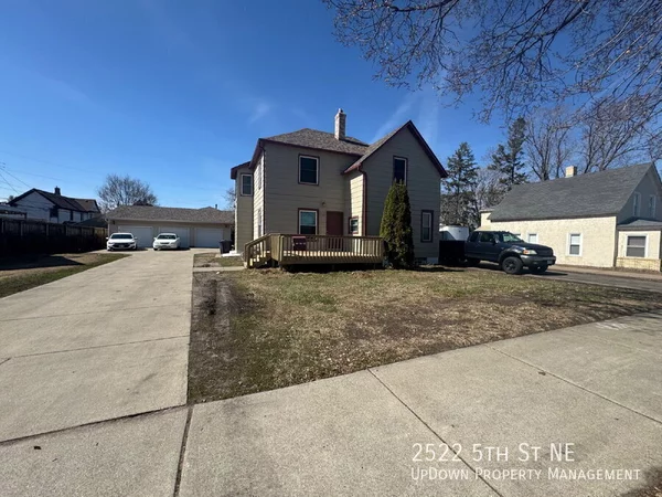 3 bedrooms apartment for rent in Holland - Northeast, Minneapolis