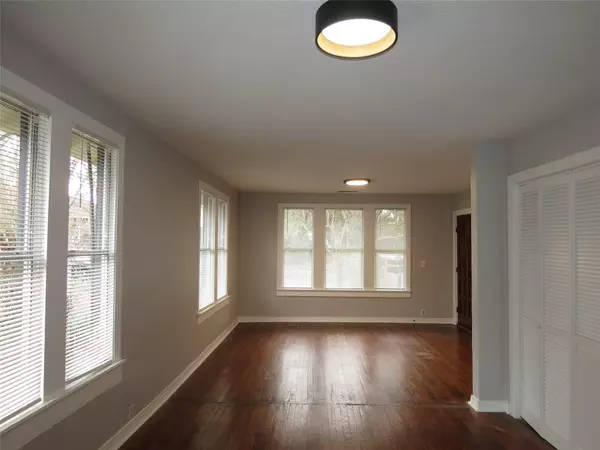 2 bedrooms apartment for rent in Hollywood/ Santa Monica - Ne Dallas, Dallas