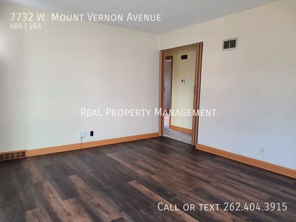 4 bedrooms apartment for rent in Bluemound Heights - West / SW Mil, Milwaukee