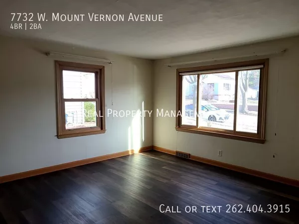 4 bedrooms apartment for rent in Bluemound Heights - West / SW Mil, Milwaukee