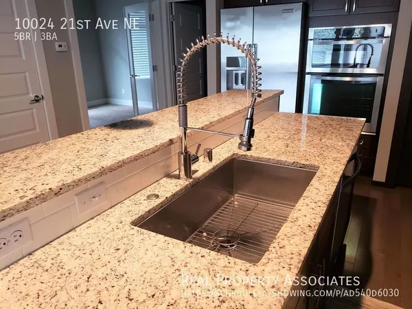 5 bedrooms apartment for rent in Northgate - North Seattle, Seattle