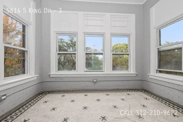 4 bedrooms apartment for rent in Washington Park - South Side, Chicago