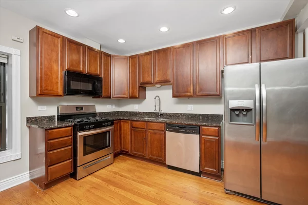 3 bedrooms apartment for rent in West Ridge - Far North Side, Chicago