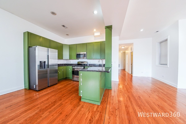 4 bedrooms apartment for rent in Washington Park - South Side, Chicago