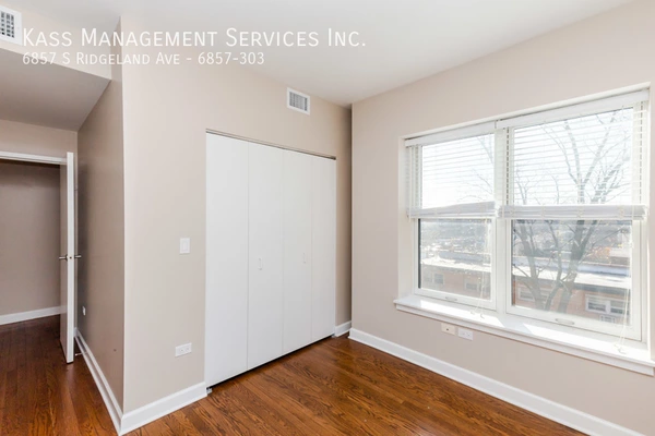 3 bedrooms apartment for rent in South Shore - South Side, Chicago