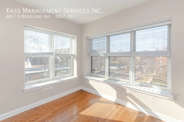 3 bedrooms apartment for rent in South Shore - South Side, Chicago