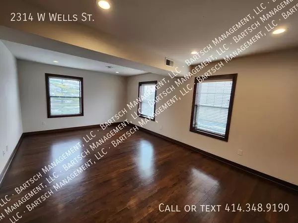 Studio Apartment for rent in Avenues West - Central Mil, Milwaukee