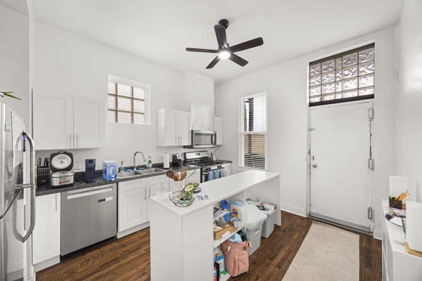 4 bedrooms apartment for rent in Lower West Side - West Side, Chicago