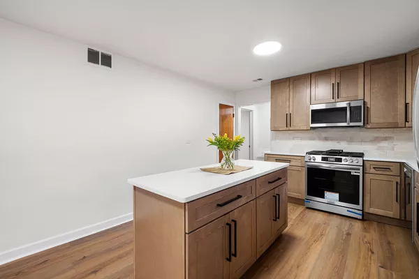 3 bedrooms apartment for rent in West Ridge - Far North Side, Chicago