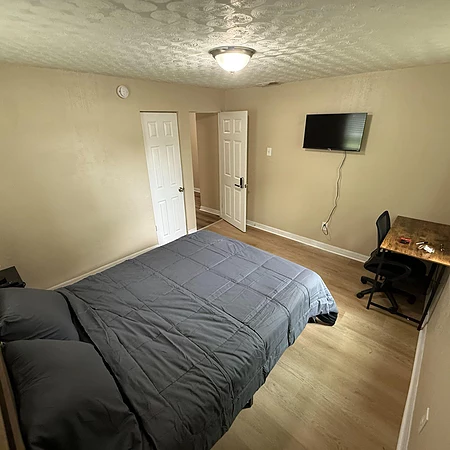 Coliving in Live Oaks Square - East Tampa, Tampa